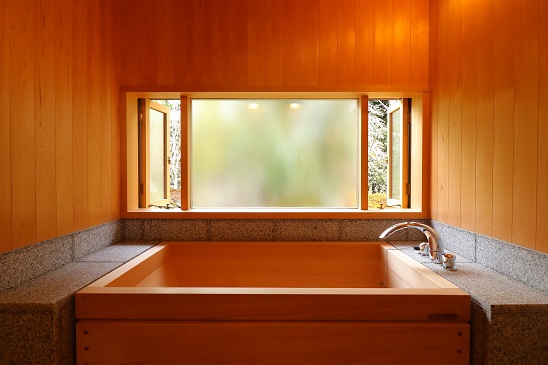 広々とした浴槽