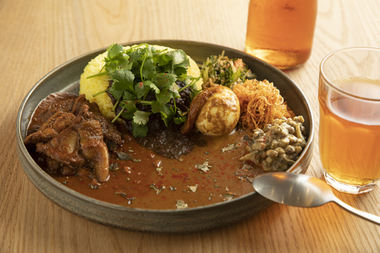 大阪・梅田の新着スパイスカレー！違う香りが次々楽しめる本格紅茶も評判の「WOCCA ROCCA curry and…」へ