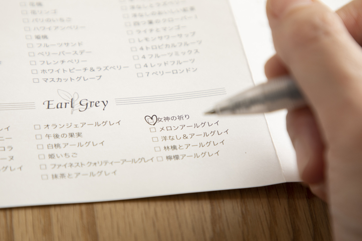 大阪・梅田の新着スパイスカレー!違う香りが次々楽しめる本格紅茶も評判の「WOCCA ROCCA curry and…」へ