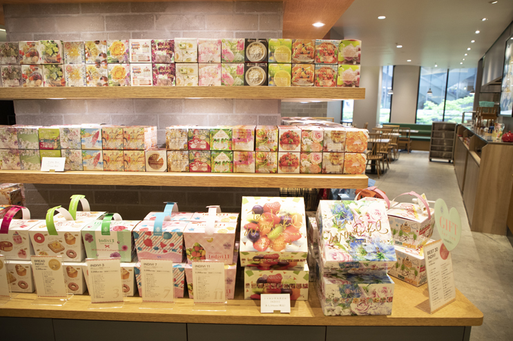 大阪・梅田の新着スパイスカレー!違う香りが次々楽しめる本格紅茶も評判の「WOCCA ROCCA curry and…」へ