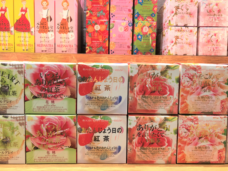 大阪・梅田の新着スパイスカレー!違う香りが次々楽しめる本格紅茶も評判の「WOCCA ROCCA curry and…」へ