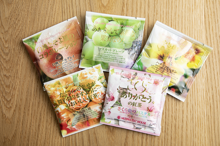 大阪・梅田の新着スパイスカレー！違う香りが次々楽しめる本格紅茶も評判の「WOCCA ROCCA curry and…」へ