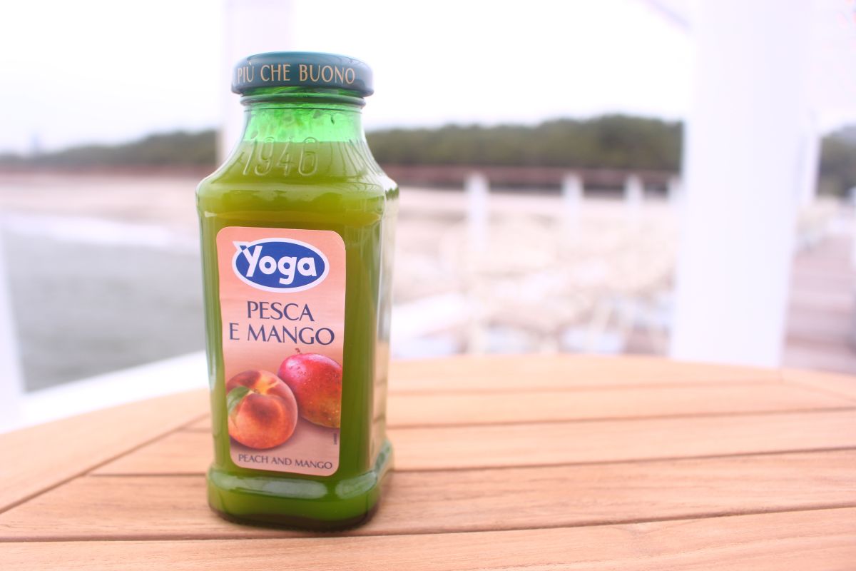 YOGAフルーツドリンク（ピーチ＆マンゴー）400円