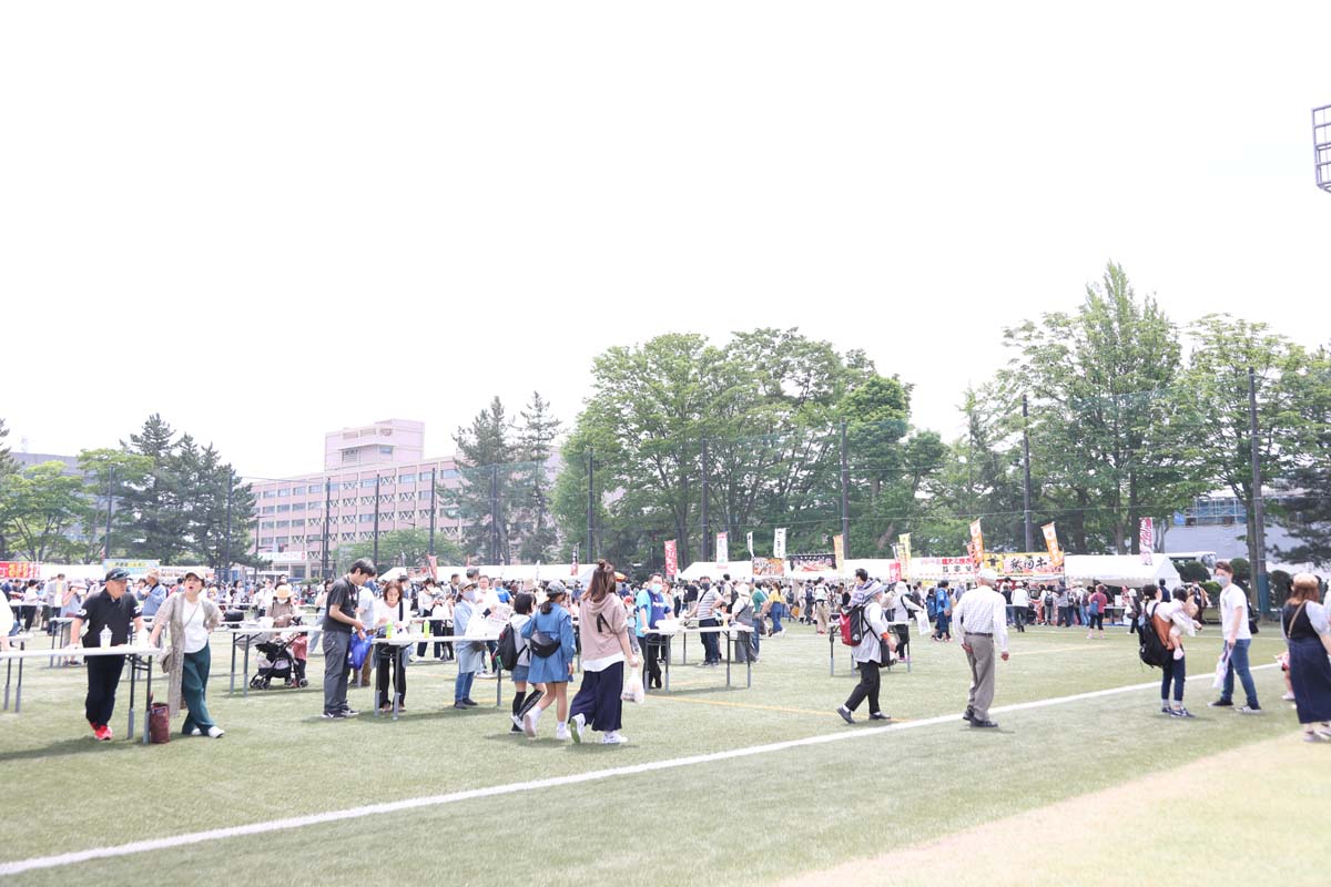 「これが秋田だ！食と芸能大祭典2022」ではグルメ屋台などが勢揃い