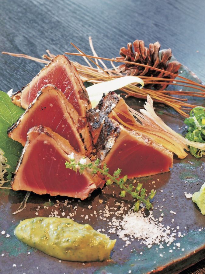 高知 カツオ がおいしい名店7選 藁焼きカツオのたたき 塩たたき ラーメンなど るるぶ More 高知 カツオ がおいしい名店7選 藁焼きカツオのたたき 塩たたき ラーメンなど るるぶ More