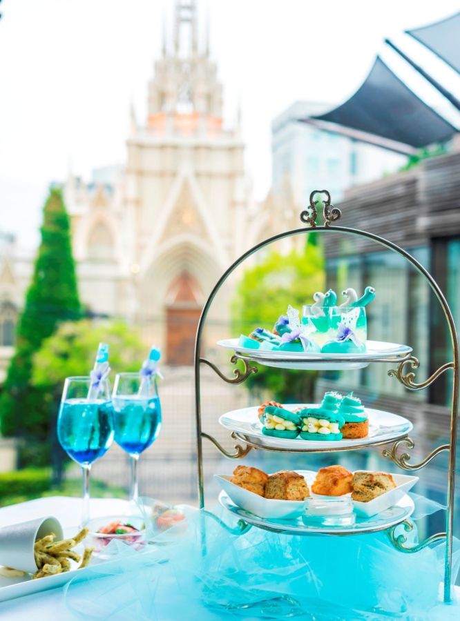 大聖堂を臨む店内イメージ