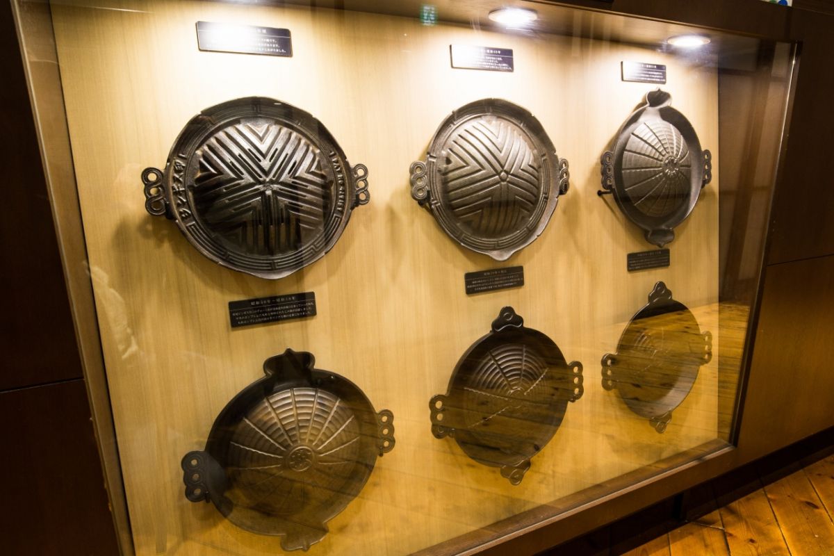 歴代の鍋がズラリ