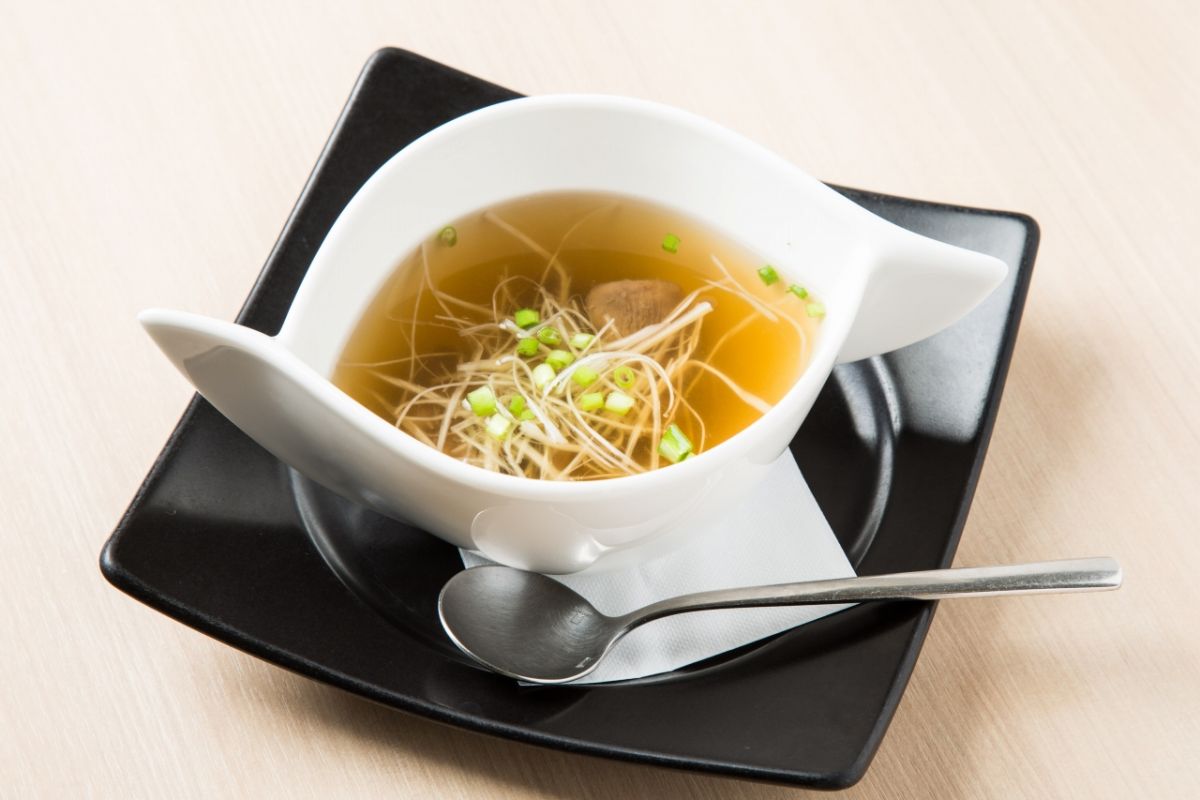 「羊スネ肉のコラーゲンスープ」550円