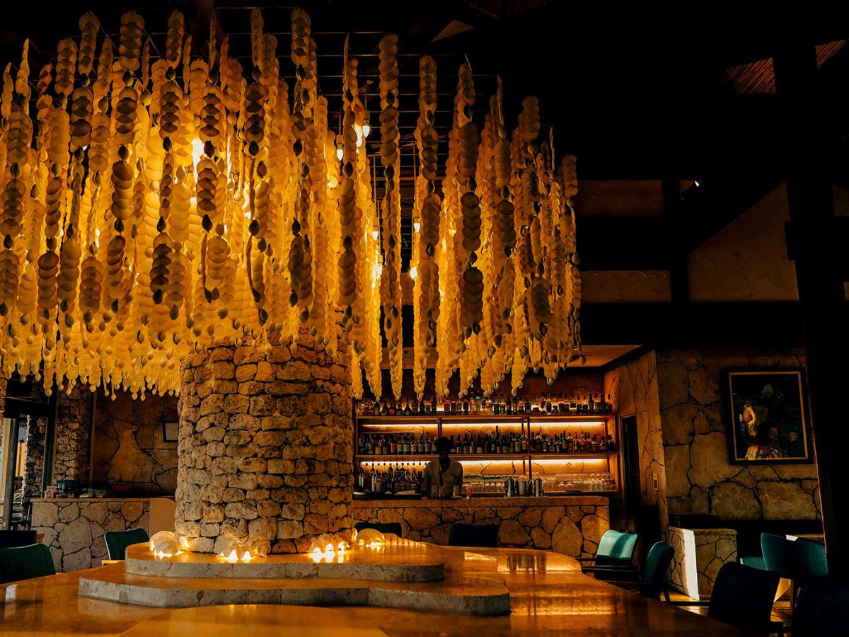 バー「ムーンシェル」は幻想的な空間