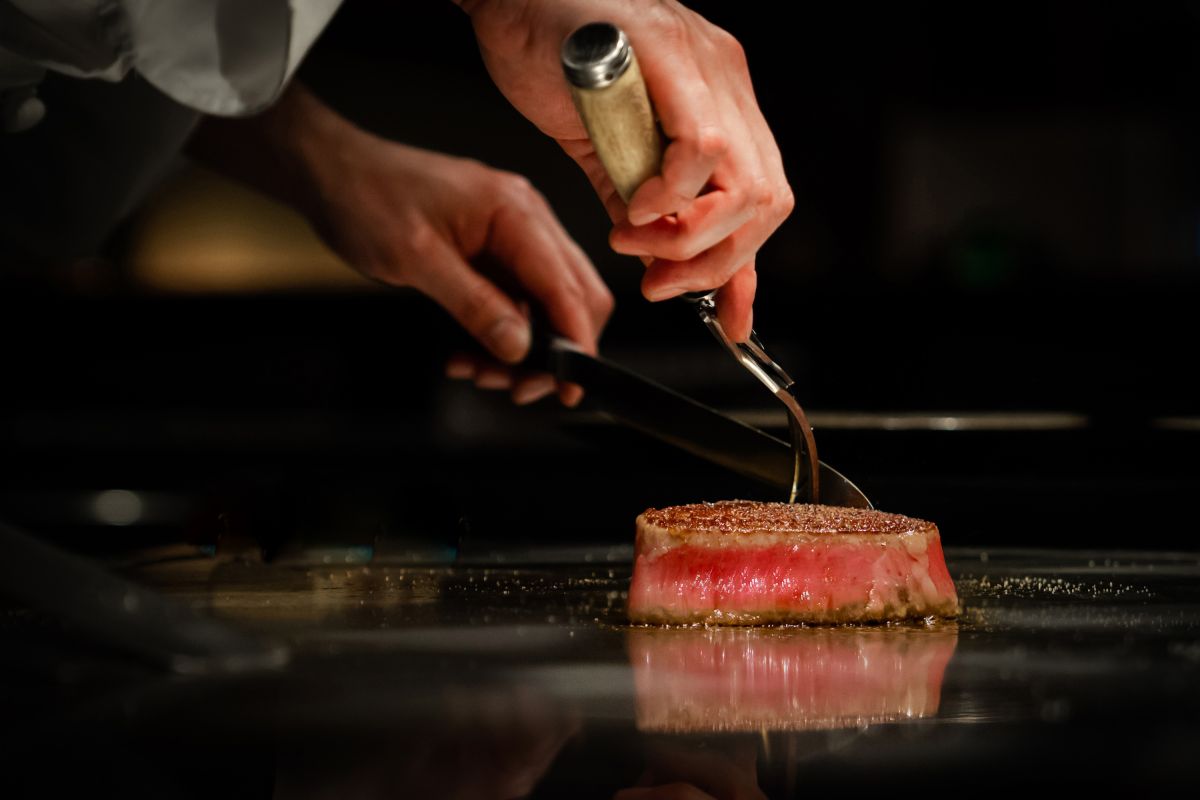 「蜃気楼 鉄板焼」では特選ランクの宮古牛を提供