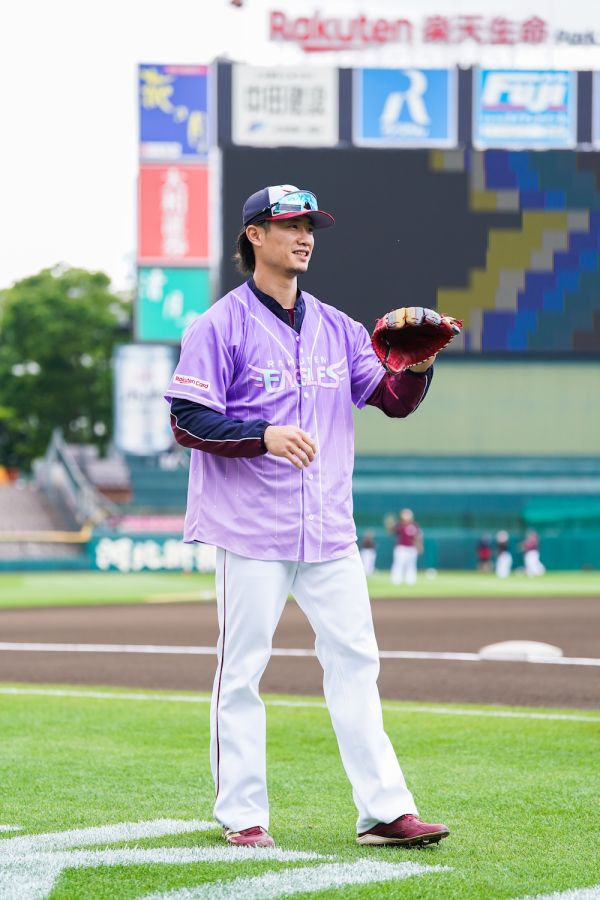 イケメンで人気の西川遥輝選手も特別ユニフォームを着用！