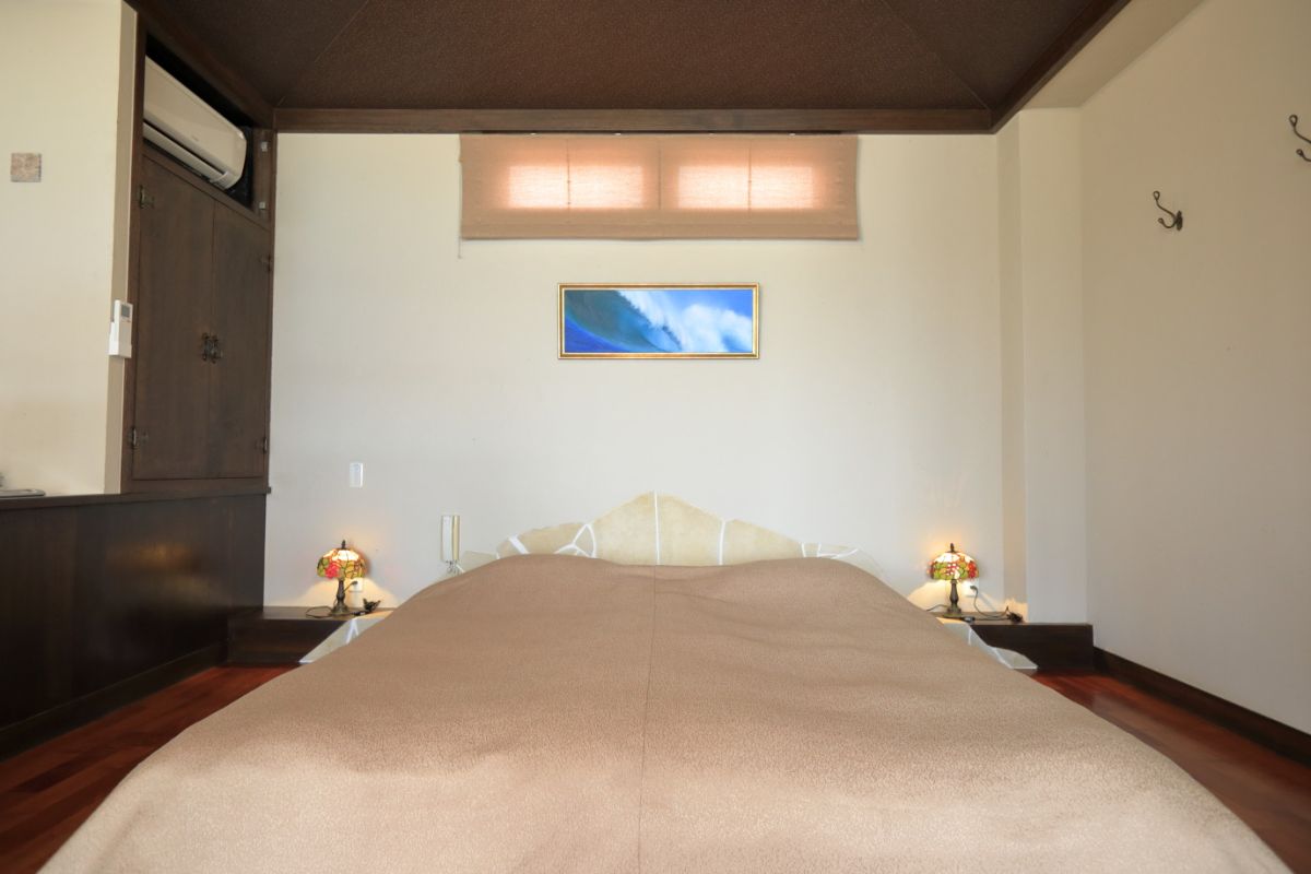 ベッド、デイベッドは「シモンズ」を使用