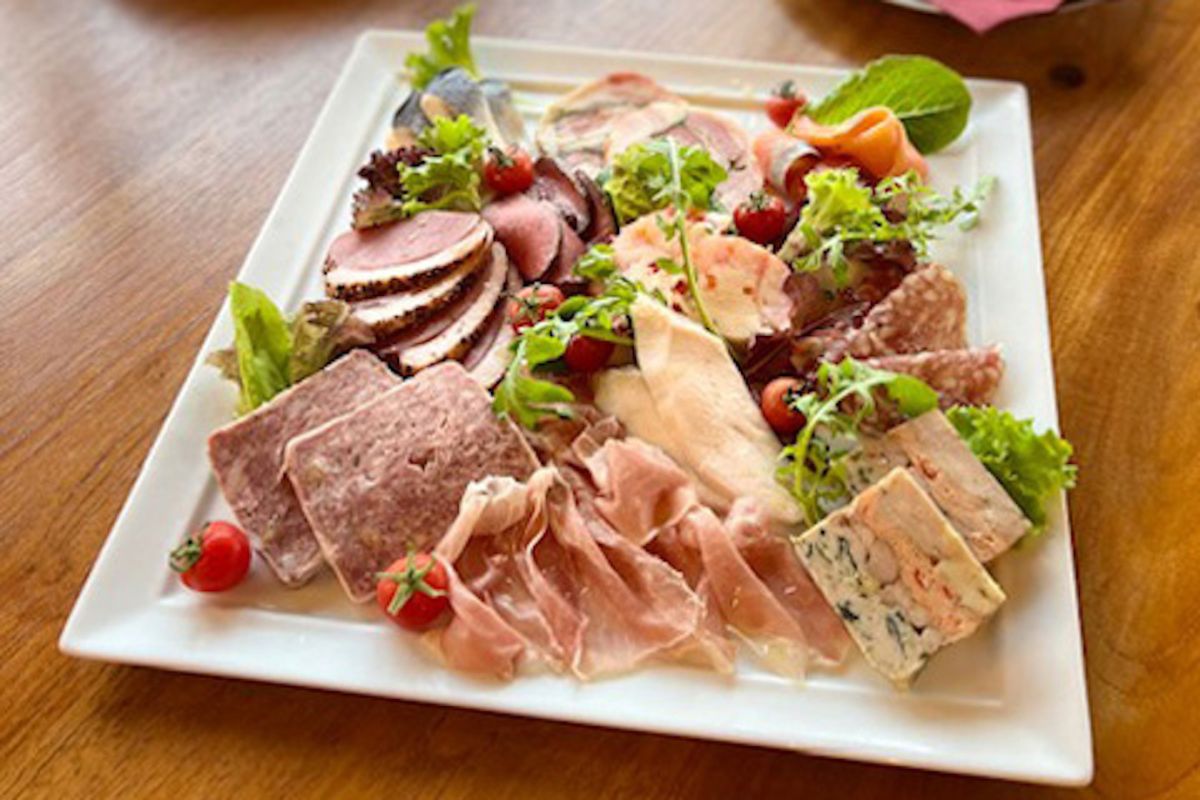 おつまみ盛り合わせ（2人前）8800円