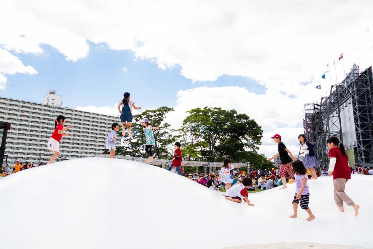 トランポリンのように跳ねて楽しめる「ぼよんぼよん」