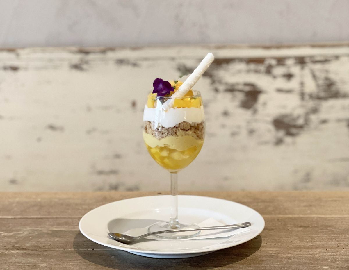 マンゴーパフェ 1500円