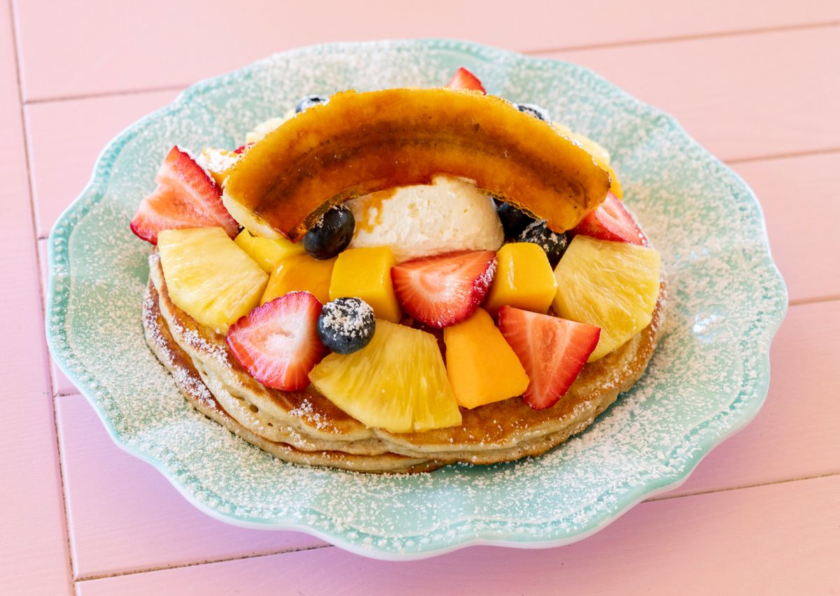 「ミックスフルーツ・パンケーキ」$18