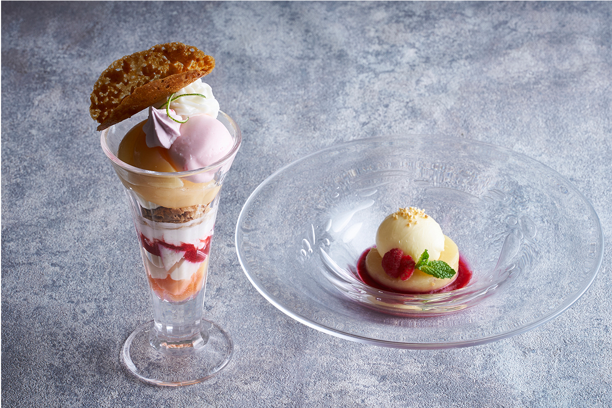 グランデザート（左から）ピーチ＆ミルクパフェ、ピーチメルバ