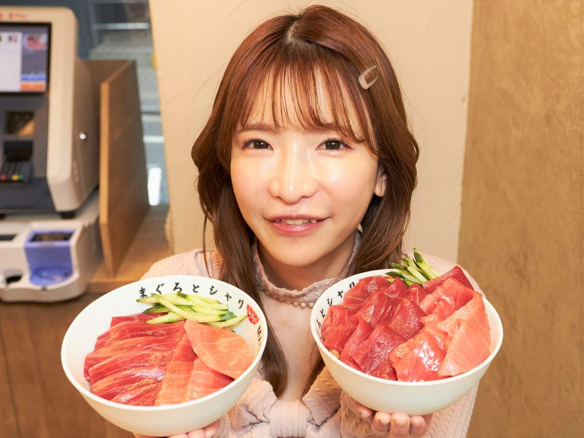 左から「まぐシャリ丼  中」 と「まぐシャリ丼  極」