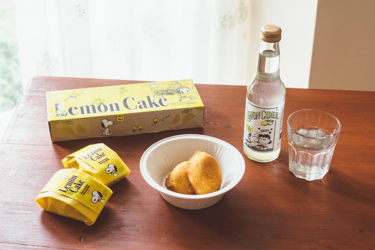 （左から）レモンケーキ 1296円、レモンサイダー 389円