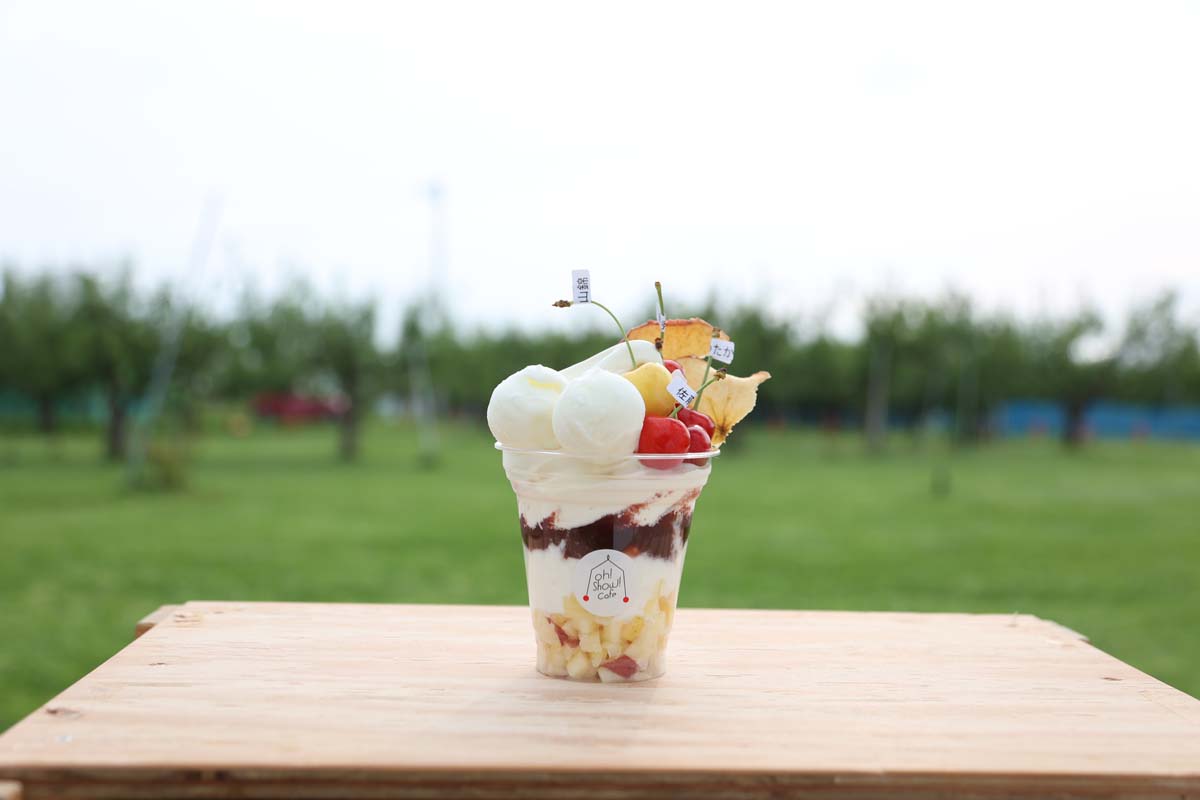 さくらんぼヨーグルトパフェ（880円※11時までの販売）