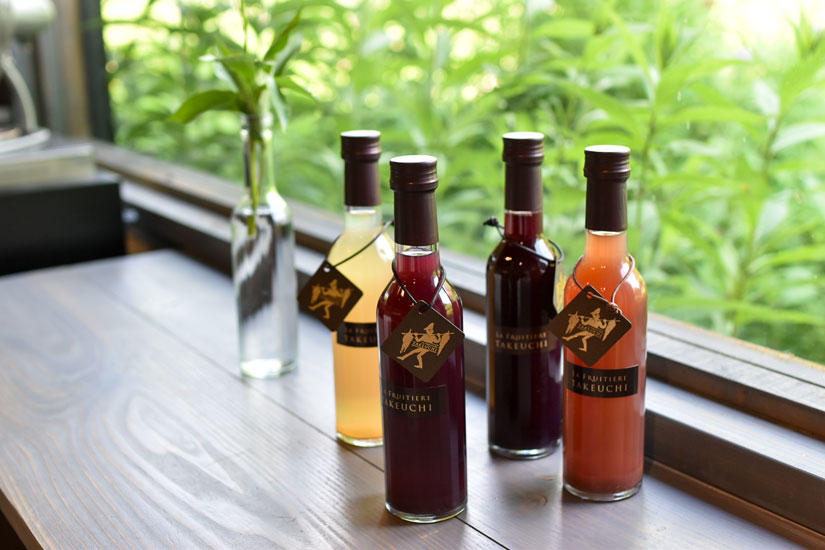 「ラ・フルティエール タケウチ」のぶどう100%ジュース1080円〜、りんご100%ジュース850円