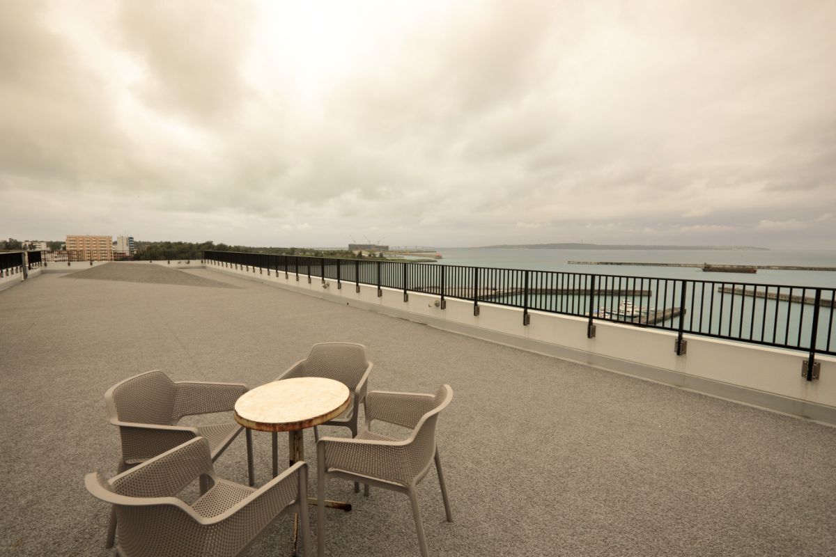 パノラマビューを楽しめる「サンセットテラス」