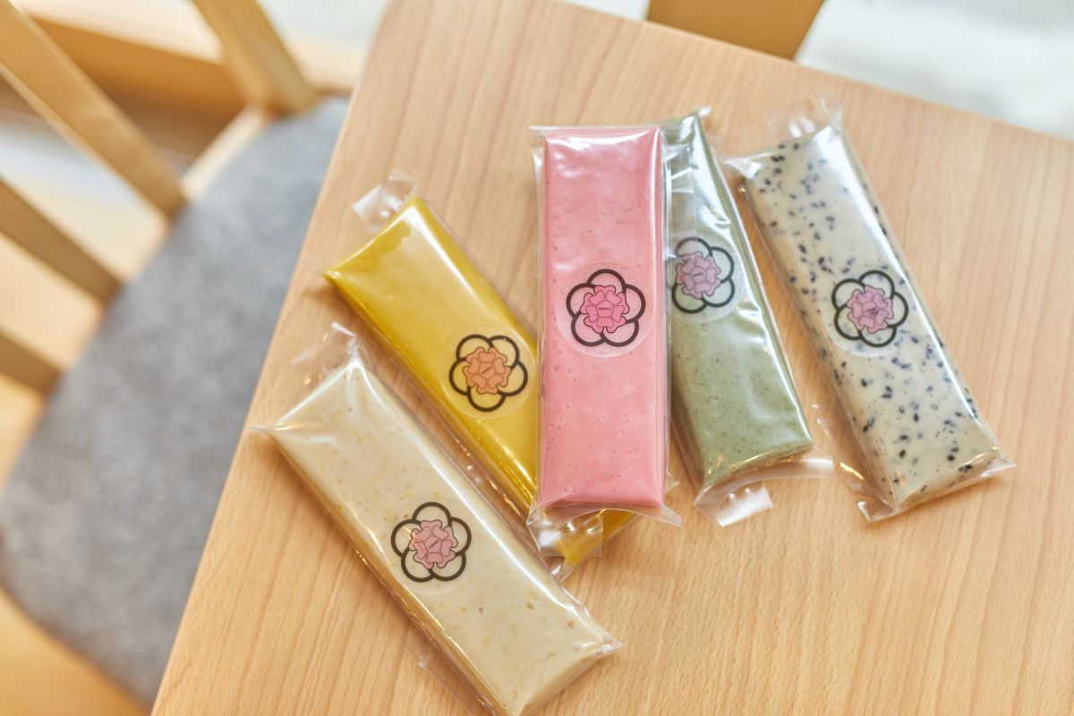 お持ち帰り生麩 あわ麩580円、よもぎ麩、ごま麩各600円、道明寺麩、かぼちゃ麩630円