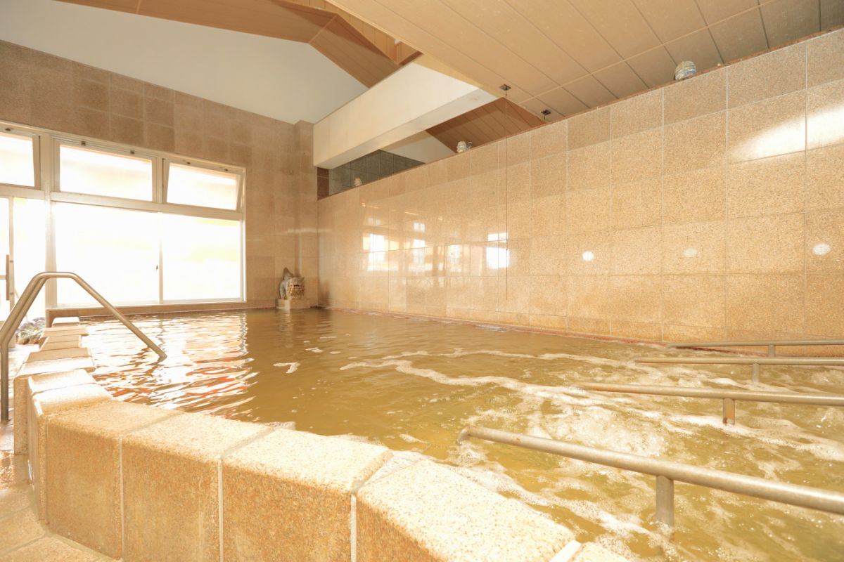 源泉かけ流しの大浴場
