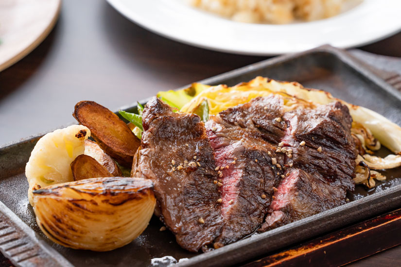 グリルして、一度休ませて、という工程を繰り返した至極の焼き加減