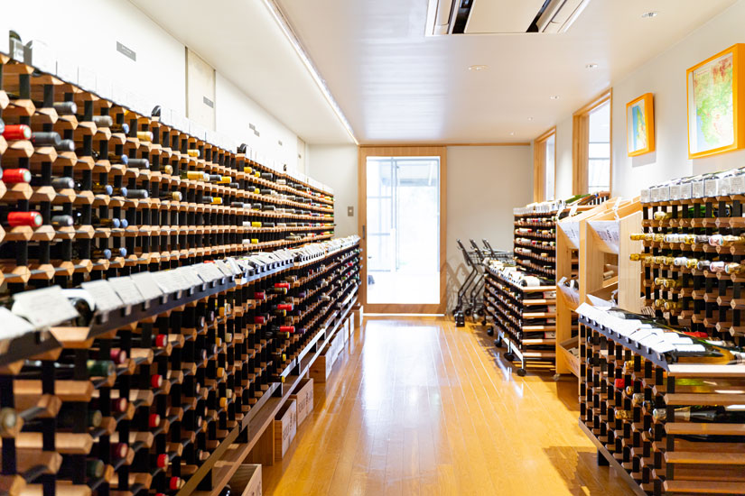 オーナーソムリエ自慢の自然派ワインが300種以上
