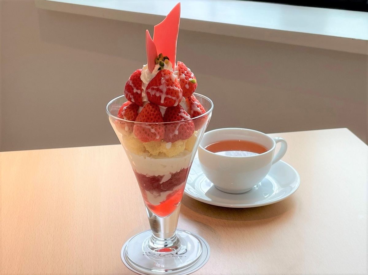 十勝ジャージーミルクいちごパフェ