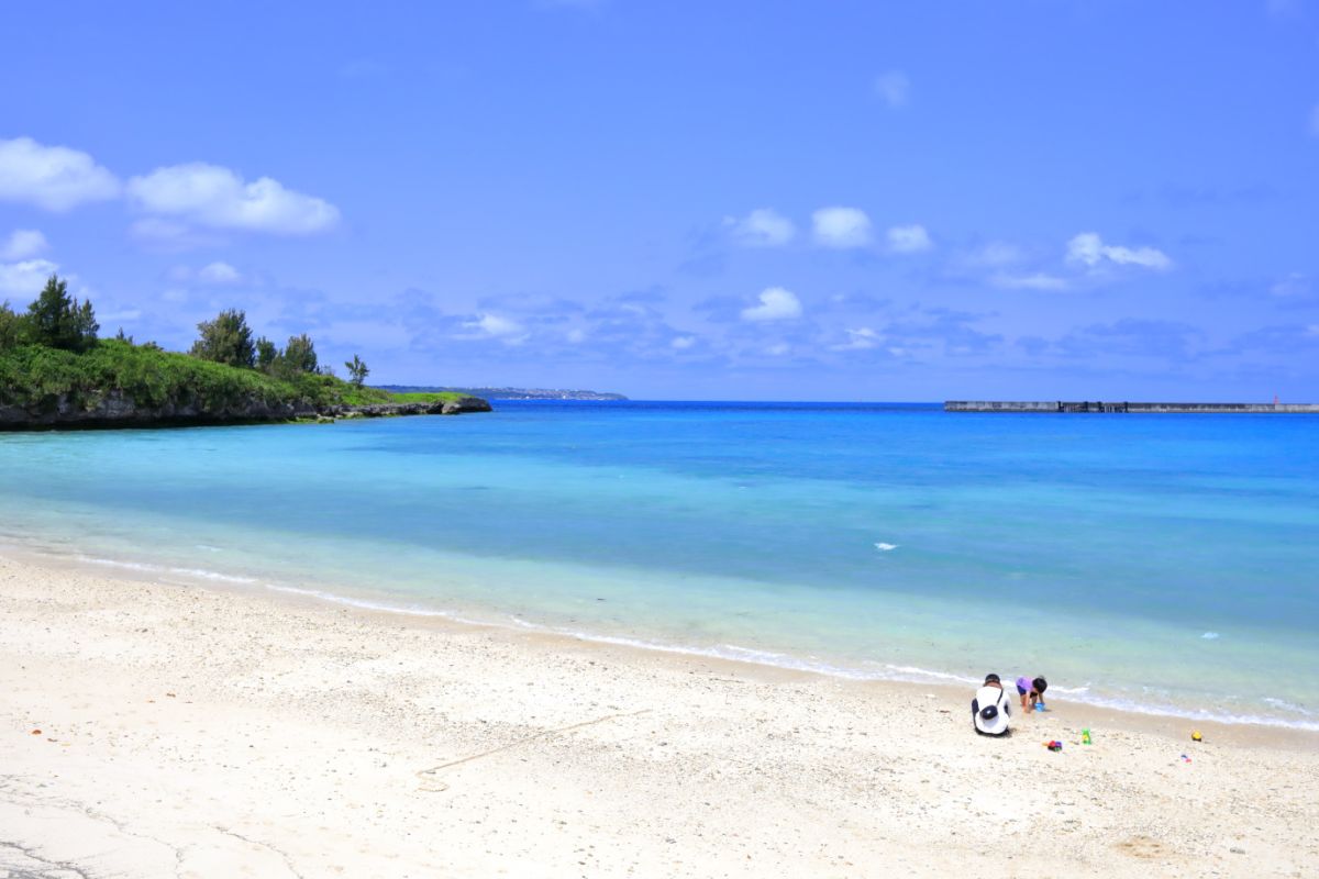 晴れた日は海の向こうに伊良部島を一望