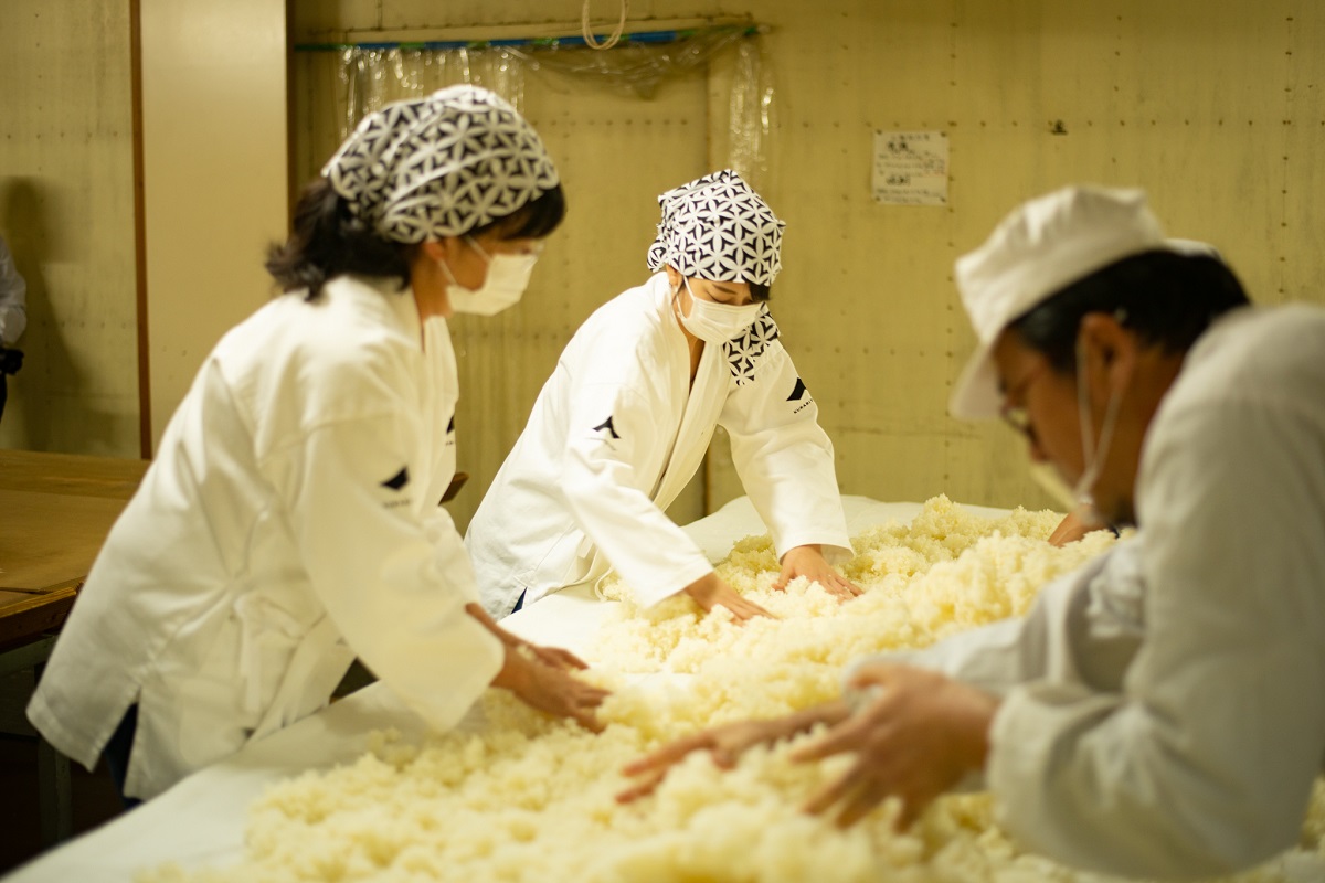 蔵人体験で酒造りが学べる新感覚の体験型ホテル。築100年超の酒蔵に泊まれるなんて貴重すぎる!【KURABITO STAY(長野県 佐久市)】