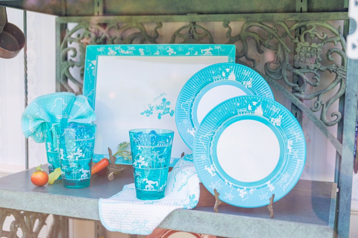 プレート1100円、タンブラー1100円、トレー1900円など