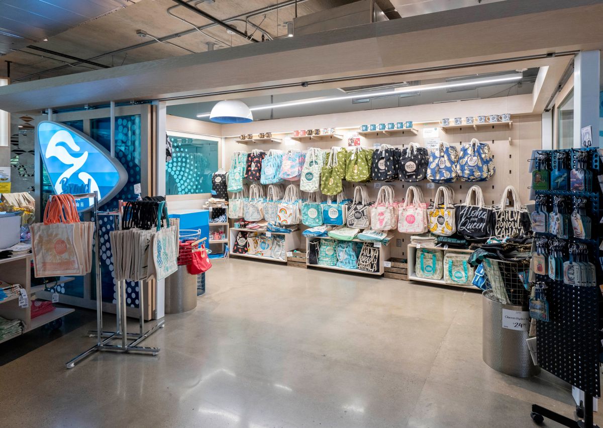 ホールフーズグッズが揃う専門スペース