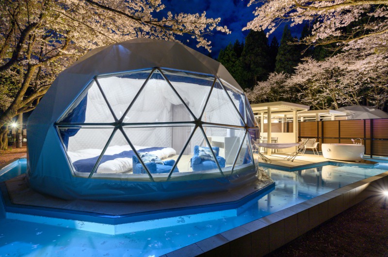 ジャグジー付きのラグジュアリーなドーム「アクア」