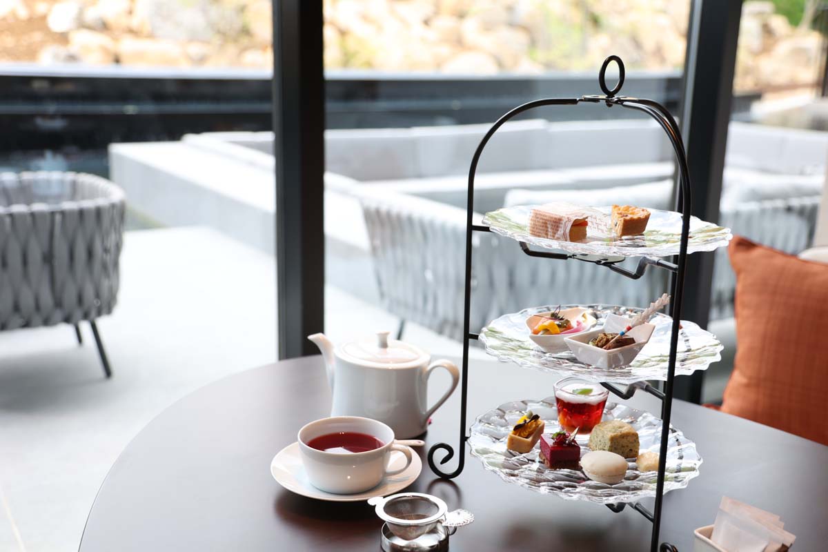 アフタヌーンティー（13～15時）では、見た目もかわいいフォトジェニックなフードとドリンクが楽しめる