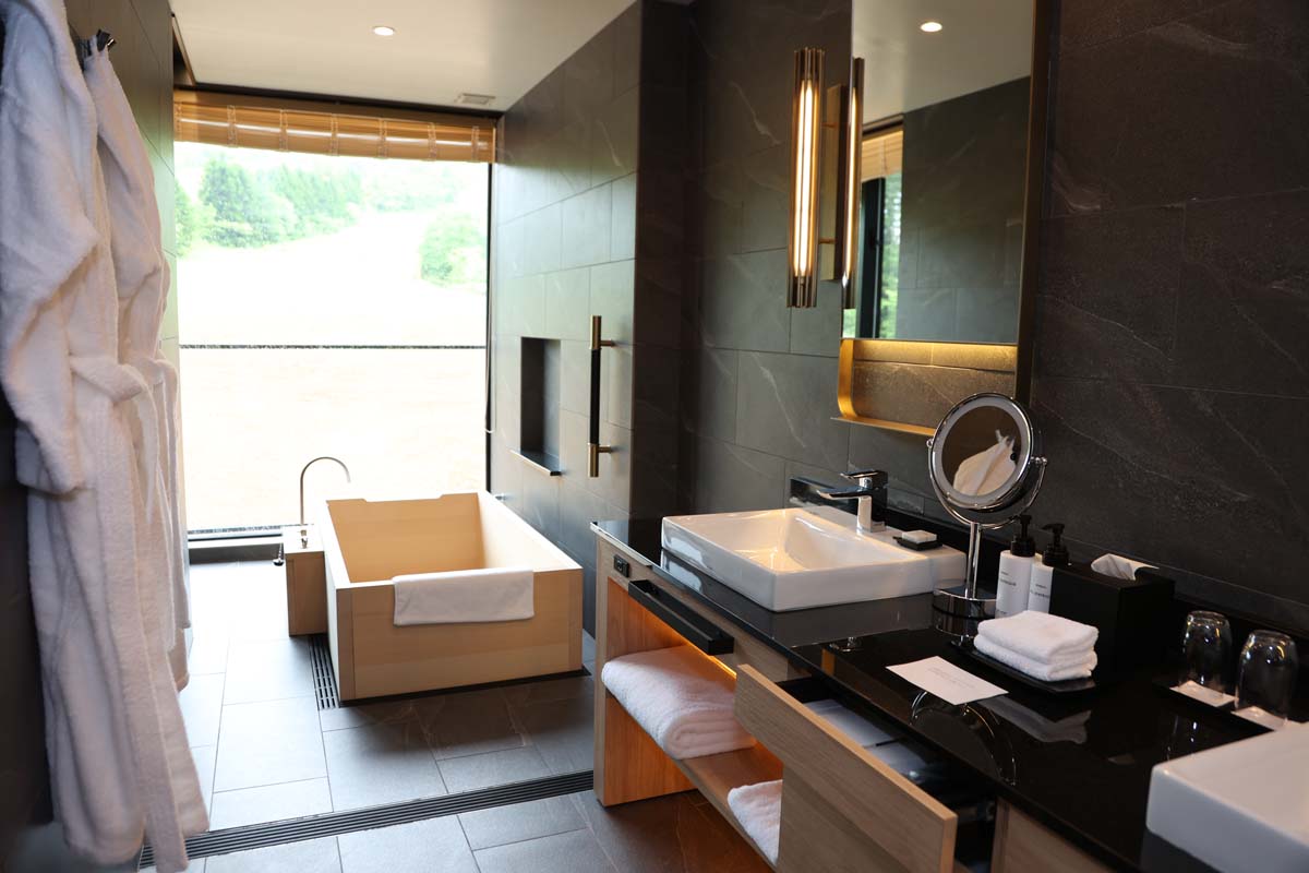 ゲレンデビューの檜風呂は檜の香りが豊か