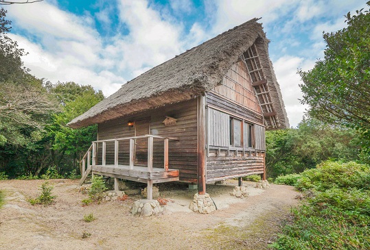 高床式住居写真