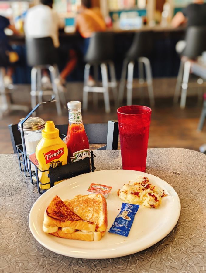 「Fried Peanut Butter N‘ Banana （ピーナッツバターのバナナサンド）」＄9.95