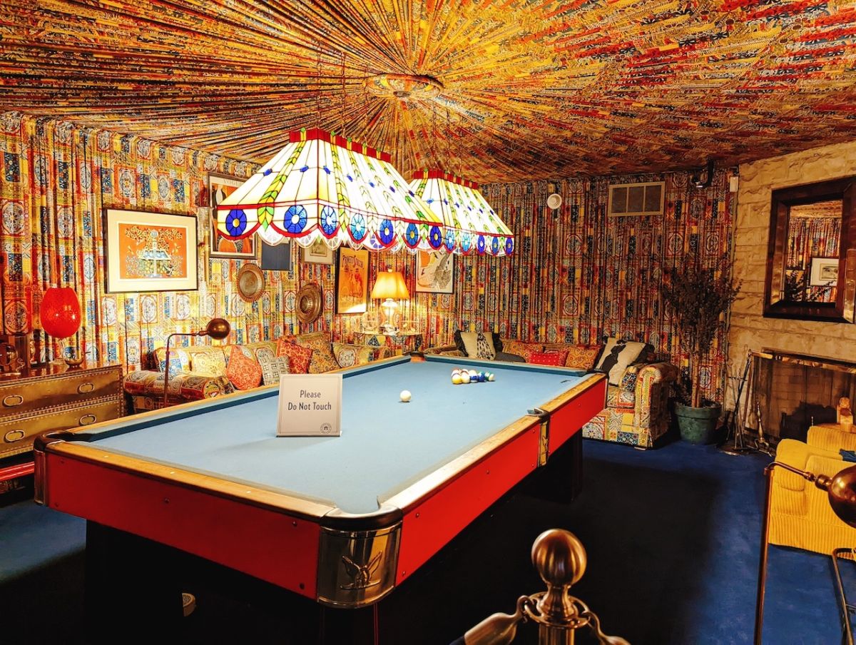 友人らとビリヤードを楽しんでいた部屋も