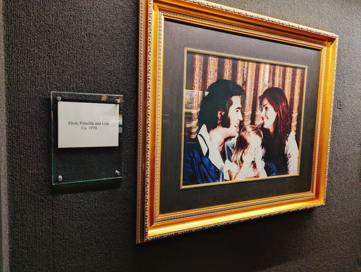 エルヴィスの写真が飾られたコーナー