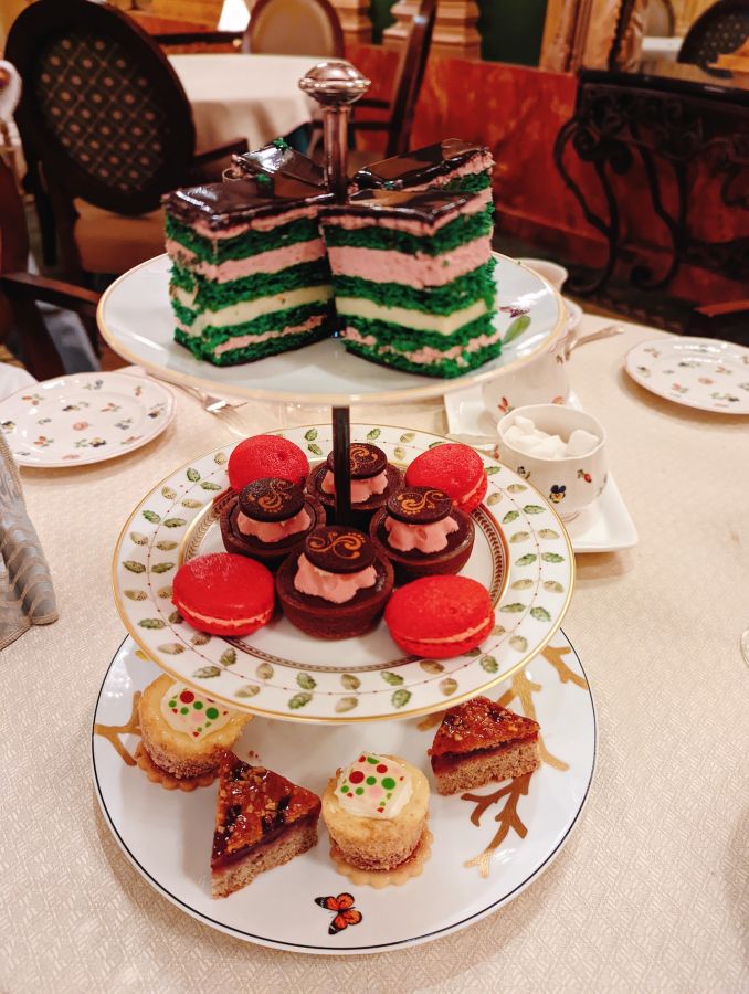 「The Peabody tea」60ドル。軽食とスイーツ、紅茶、シャンパングラス1杯付き