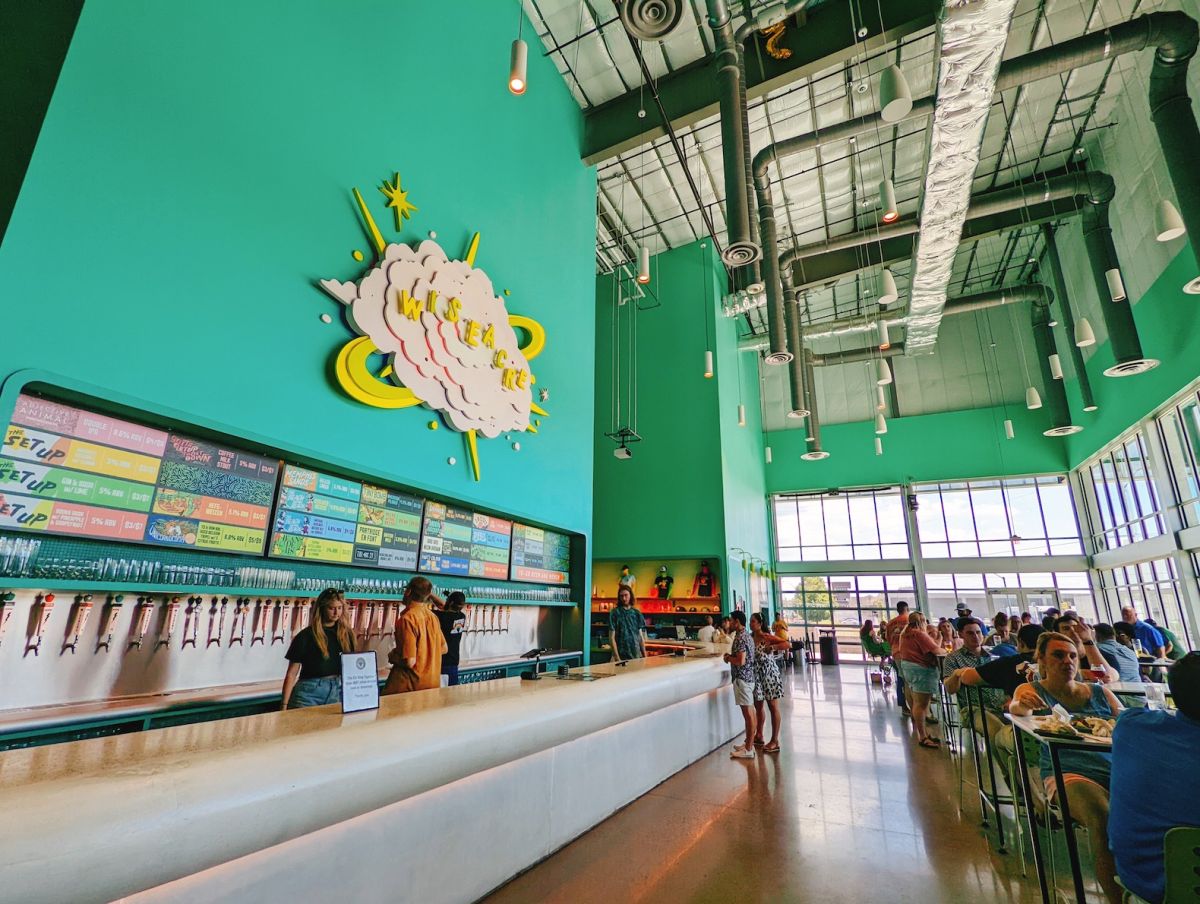 入場料＄20（スモールグラスのビール2杯含む）