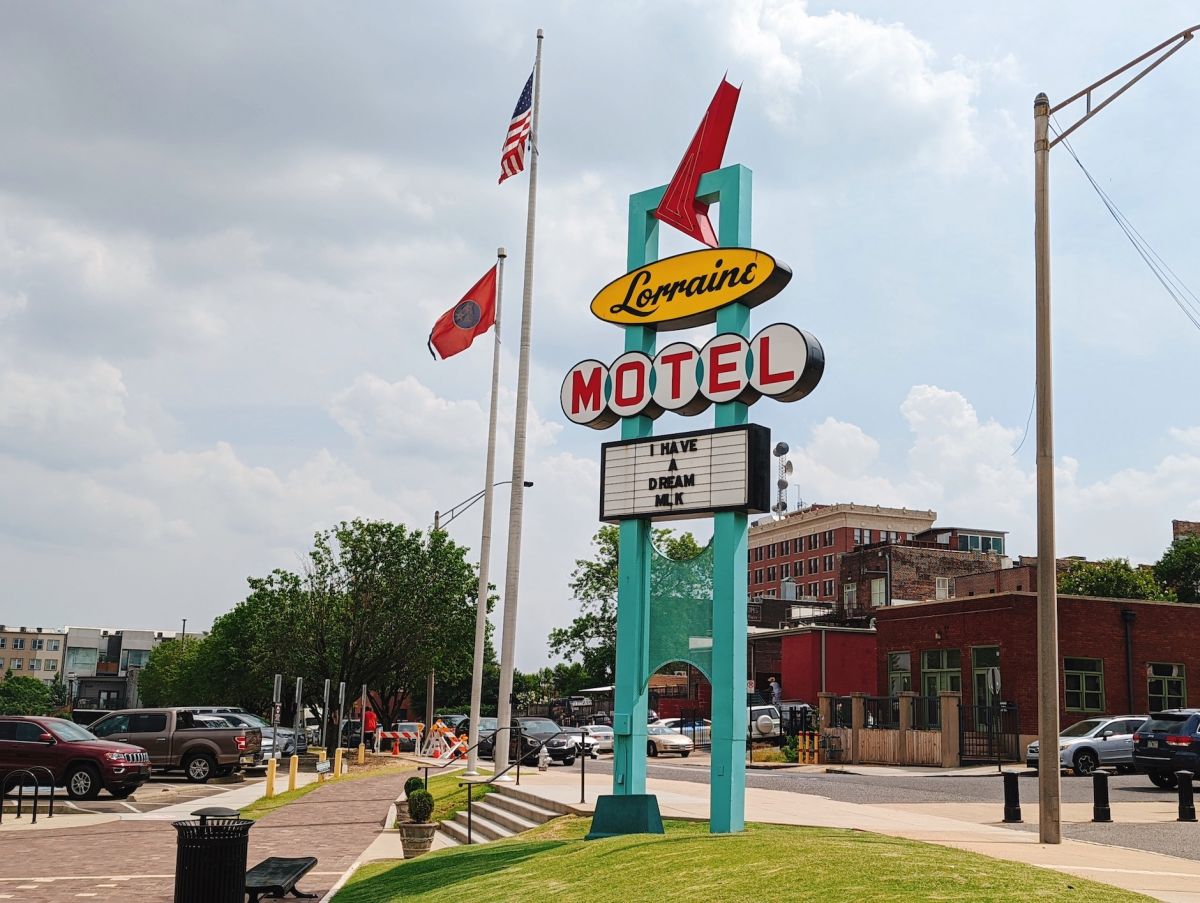 入場料は大人＄18