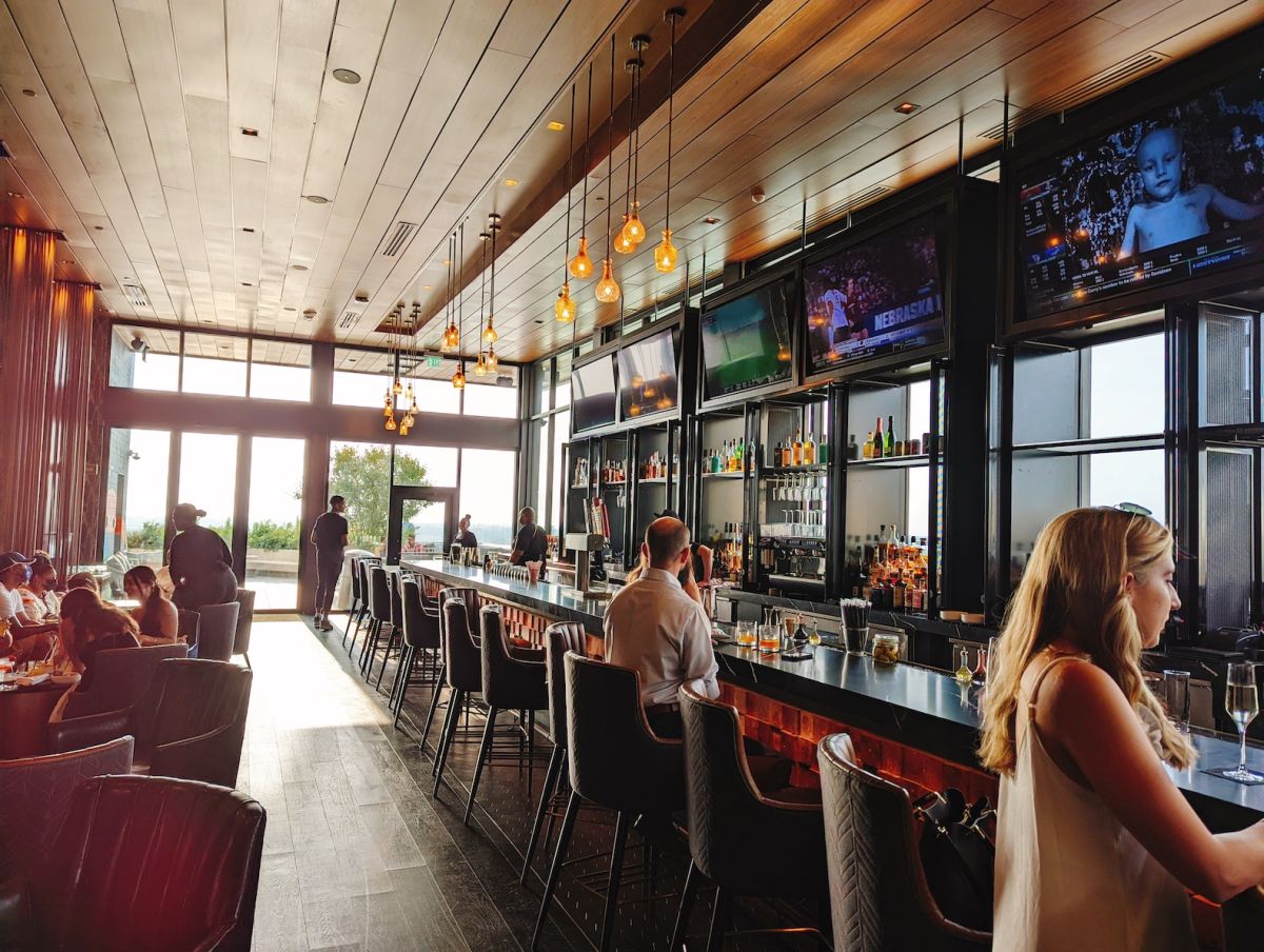 「Beck & Call Rooftop Lounge」