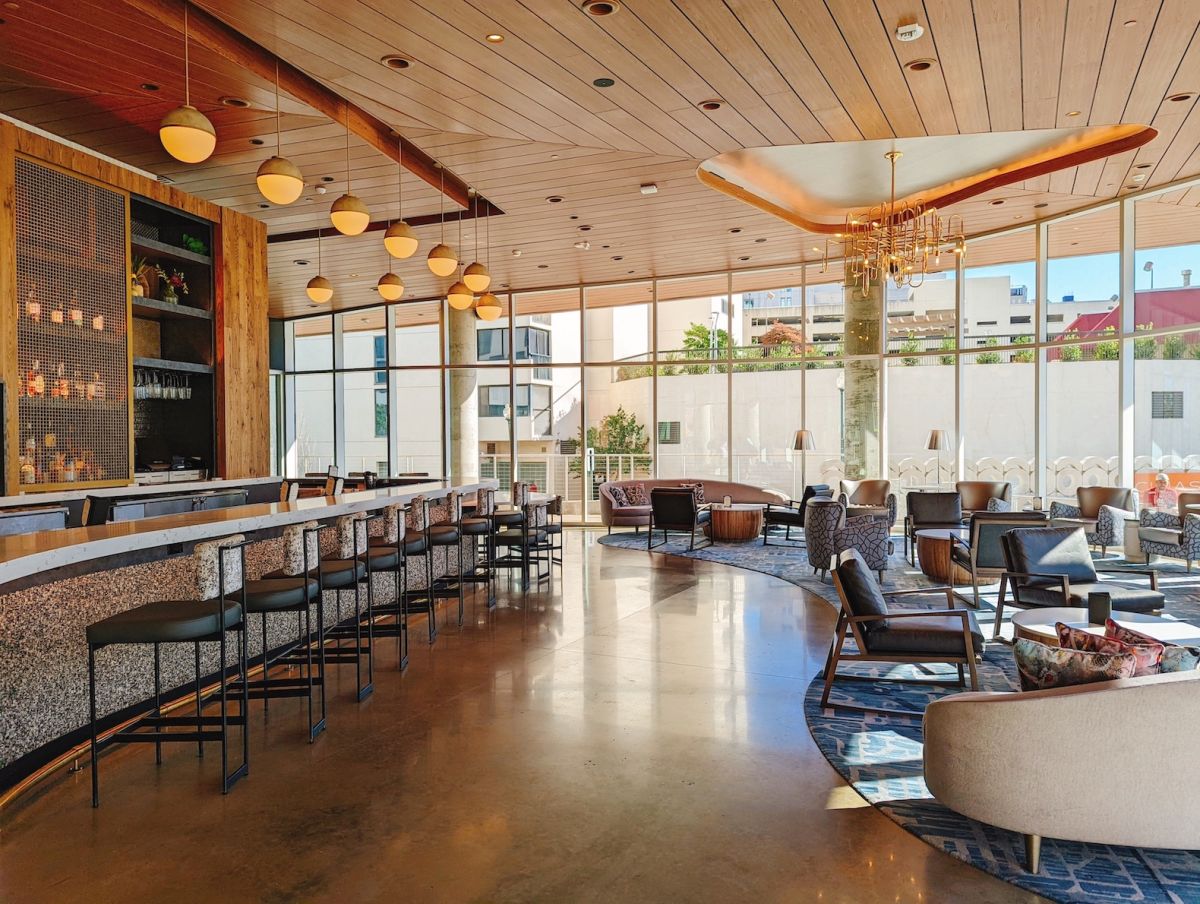 レストラン＆ラウンジバー「CIMAS」