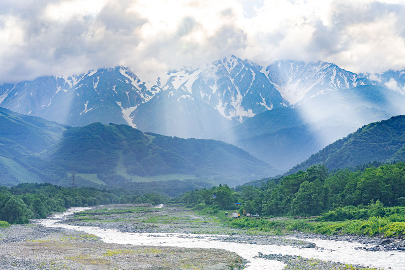 お店への道のりも、北アルプスの山並みや白馬三山の美しい姿など白馬ならではの雄大な自然が楽しめる