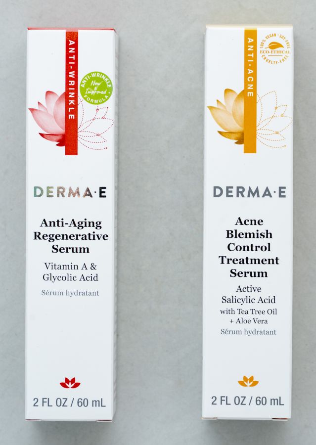 「ダーマEセラム」左：アンチエイジ（$31.19）、右：アクネ（$20.39）