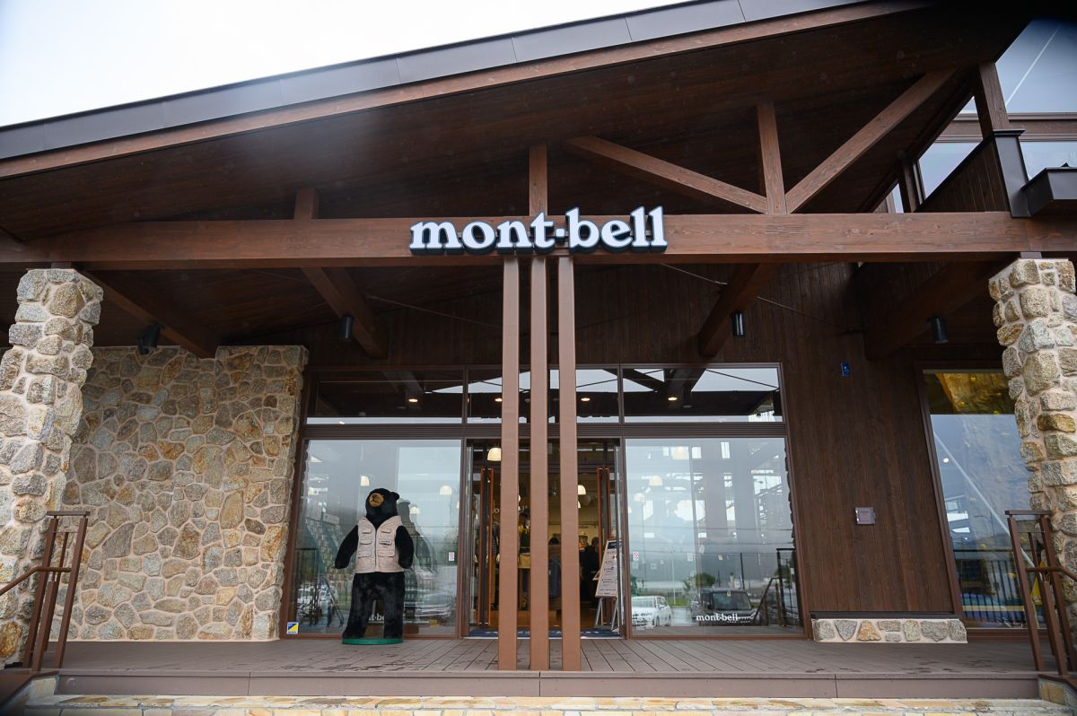 モンベル南富良野店外観